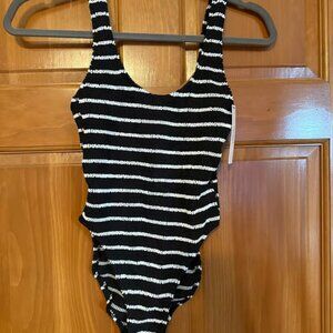Victoria’s Secret Crinkle Scoop One-Piece Swimsuit NWT M\L